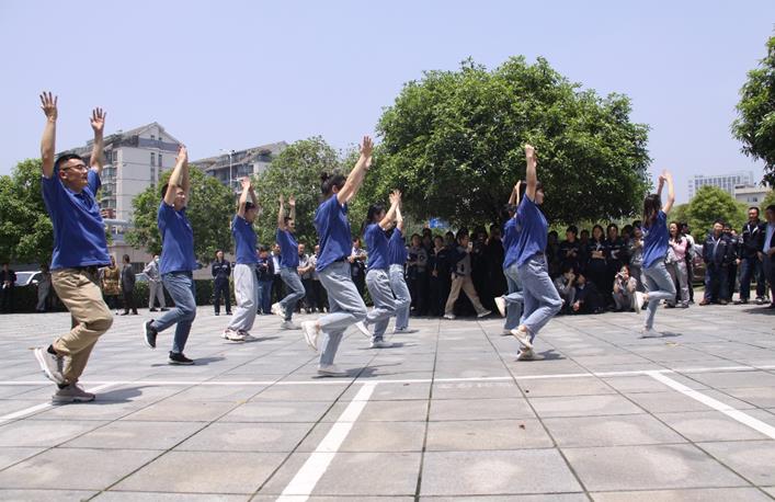 智博足球官网入口1919hrceluebbs